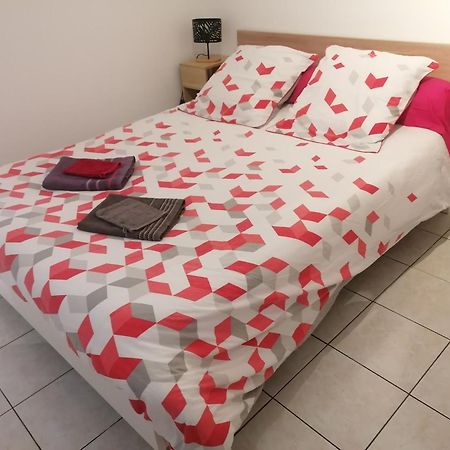 Le Petit Chalet -Appartement Proche De La Vieille Ville , Du Centre Ville Et Du Tram- Petit Dejeuner Offert Le Mans Esterno foto