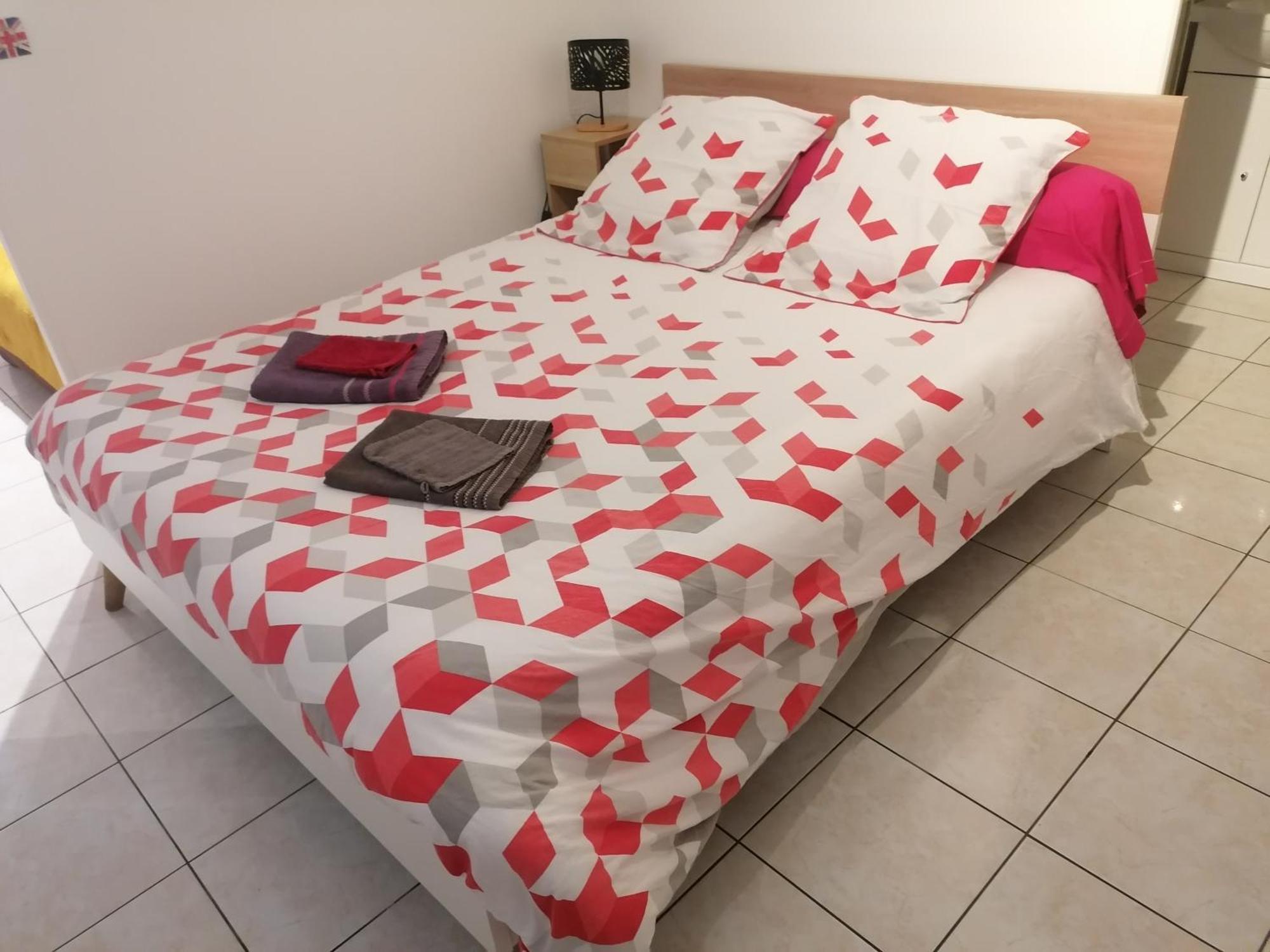 Le Petit Chalet -Appartement Proche De La Vieille Ville , Du Centre Ville Et Du Tram- Petit Dejeuner Offert Le Mans Esterno foto